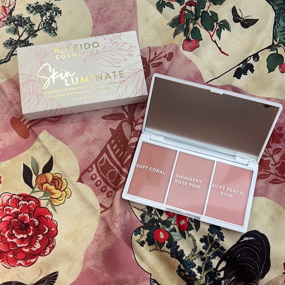 BRAND NEW KALEIDO COSMETICS SKIN LUMINATE BLUSH PALETTE IN SHADE - CORAL GLOW